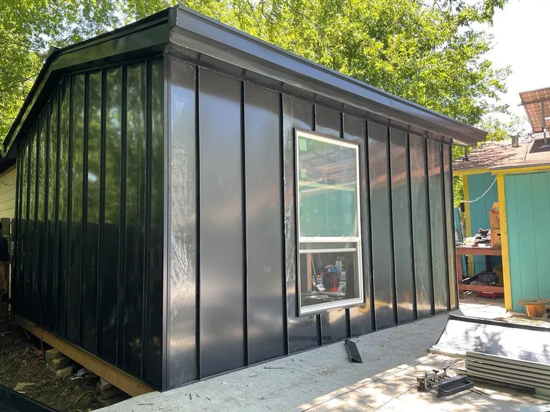 Black standing seam metal wall panels for Roof Inspection in Lima